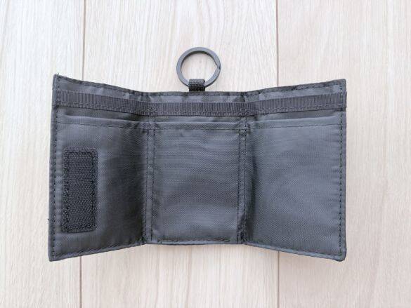 「小さい財布って、結局使いにくい」問題、無印良品の新作“1,490円ミニ財布”で解決！ 小銭入れが「外側」だと便利なワケ