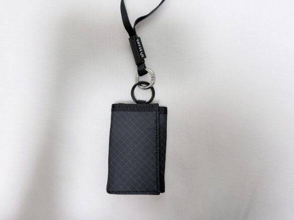 「小さい財布って、結局使いにくい」問題、無印良品の新作“1,490円ミニ財布”で解決！ 小銭入れが「外側」だと便利なワケ