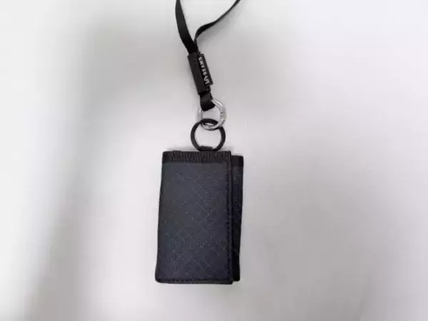 「「小さい財布って、結局使いにくい」問題、無印良品の新作“1,490円ミニ財布”で解決！ 小銭入れが「外側」だと便利なワケ」の画像