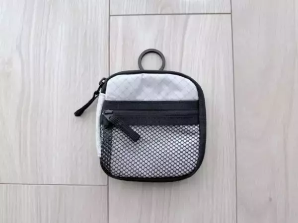 「「小さい財布って、結局使いにくい」問題、無印良品の新作“1,490円ミニ財布”で解決！ 小銭入れが「外側」だと便利なワケ」の画像