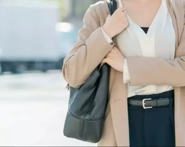 「電車で外国人観光客がうるさい…でも注意できずにいたら。女子高生の“可愛すぎるひと言”でみんなが救われた！」の画像