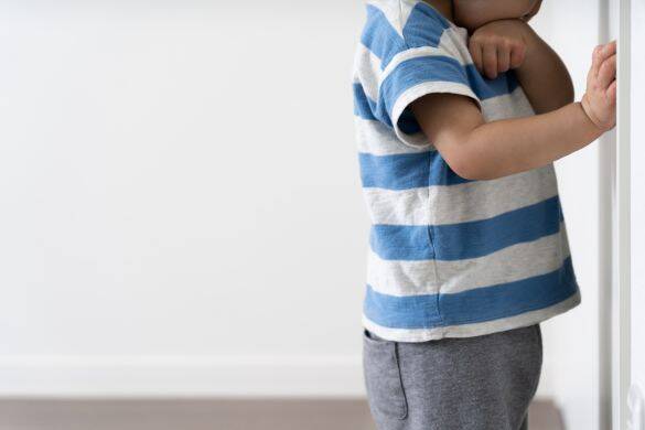「2歳児に怒鳴る祖父」を通報した母親の決断。決め手は“二重の虐待”だった