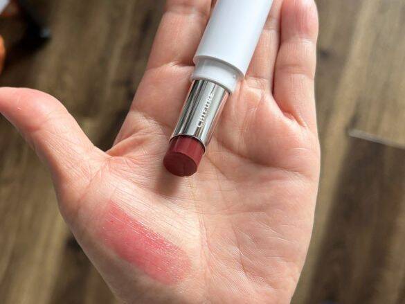 40代は「口紅3本」あればいい。880円リップで試した、服の色別「似合う顔」の作り方