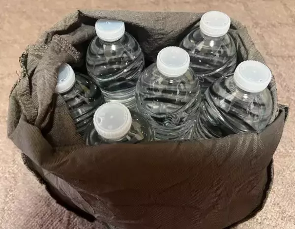 「“エコバッグが重くて手が痛い問題”が解決！100均グッズで両手がフリーに／2025 人気記事top5」の画像