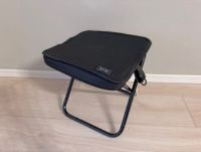 椅子をこんなに楽に持ち運べるなんて…3COINS「折りたたみチェア」が春に大活躍のワケ