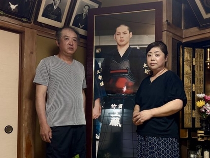 大分・剣道部の顧問による暴行、熱中症死から17年。息子を失った両親が語る「当たり前」の尊さ