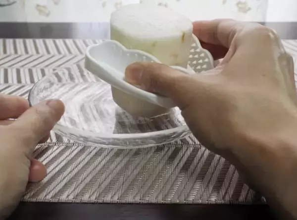 「“おろし金で指までおろしちゃいそう”問題が解決！ダイソーの名品で山芋をすってみたら感動」の画像