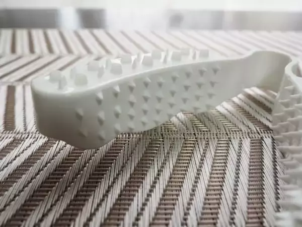 「“おろし金で指までおろしちゃいそう”問題が解決！ダイソーの名品で山芋をすってみたら感動」の画像