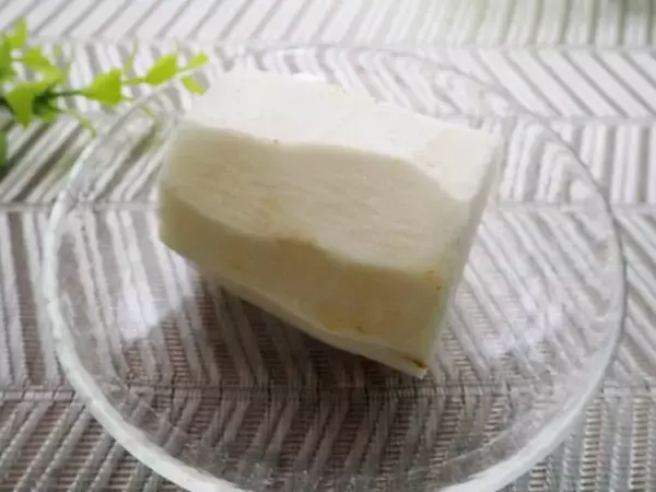 「“おろし金で指までおろしちゃいそう”問題が解決！ダイソーの名品で山芋をすってみたら感動」の画像