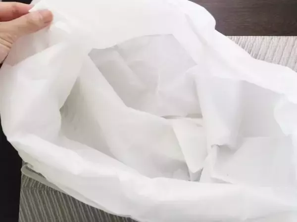 「“買い出しのストレス”が激減！サコッシュ→エコバッグに変身「ダイソー300円バッグ」が便利すぎた」の画像