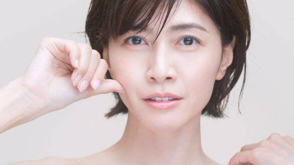 “奇跡の50歳”を支える元イケメン俳優。バツあり同士の「大人の再婚」が絶賛される理由