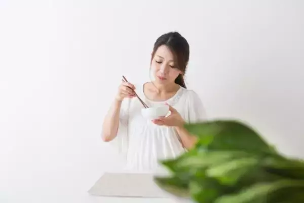 「意外…「マウスウォッシュ」の使いすぎで、“痩せにくい体”になる理由。殺菌に頼りすぎない“正しいケア”は」の画像
