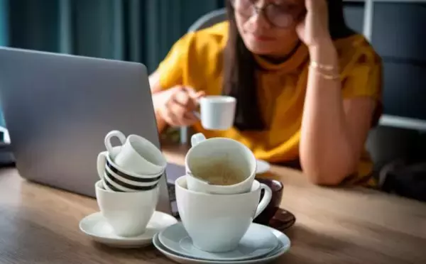 「「自覚症状がないからこわい…」実はNGな“コーヒーの飲み方”。眠れなくなるだけじゃなかった」の画像