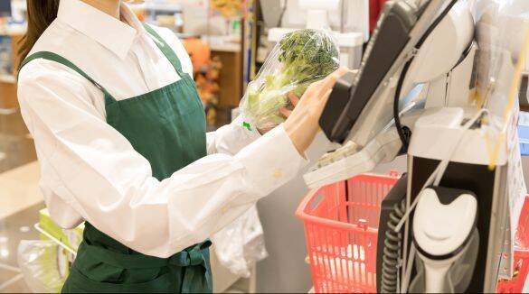 「ベビーカー邪魔だ」子連れママに絡む、舌打ちおじさん。近くにいた女性の“痛烈なひと言”で、真っ赤になって逃げ出した