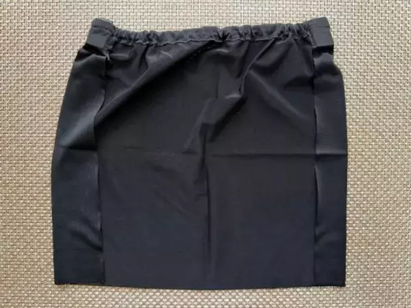 「首のジリジリ日焼け問題を一掃。セリア110円「冷感キャップガード」で“おしゃれのまま日よけ”がかなう」の画像