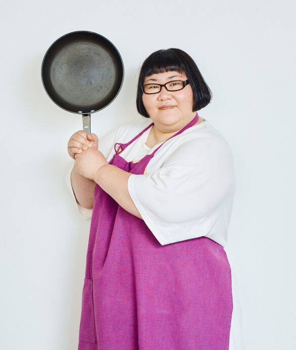 こんなに巨大な餃子や茶碗蒸しでいいのか！ 安藤なつの手料理に、相方カズレーザーもクラクラ
