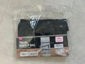 もう旅先で「あれどこに入れたっけ？」と困らない！ ダイソー“550円の万能ポーチ”で旅の快適さが爆上がりした理由