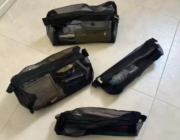 「もう旅先で「あれどこに入れたっけ？」と困らない！ ダイソー“550円の万能ポーチ”で旅の快適さが爆上がりした理由」の画像