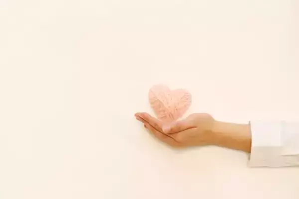 「「目が合わない」「臭いがきつい」…どの男性にも“ピンとこない”33歳女性。指摘されてやっと気づいた“自分自身の問題”とは」の画像