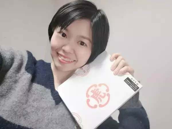 「36歳・元『渡鬼』子役が高級老舗店でまとめ買いしたもの。実質ひと月340円の“ご自愛サブスク”」の画像