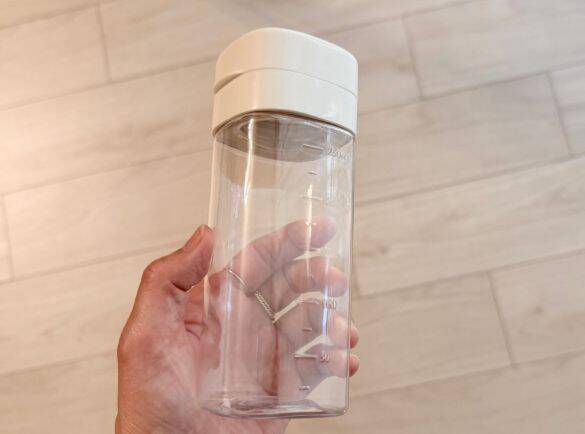 調味料のベタベタ液だれ…にもう悩まない！ セリアの110円ボトルがめちゃ優秀。最後の1滴まで使い切れる