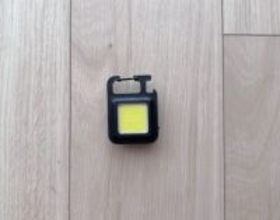 極小なのに…想像の100倍明るかった！ダイソー発ブランドの“充電式ライト”は防災グッズに絶対入れたい