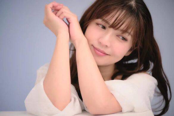 “奇跡の46歳”シンママが明かす激動の過去。3度の離婚、2児を連れホテル転々…「お金が底をつき夜の仕事へ」