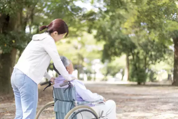 「アパレル店員をクビになり、老人ホームに転職した女性「まさかの給料倍増」のワケ／びっくり体験人気記事」の画像