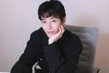 「「すごく好きです」塩野瑛久が中島健人に“初共演の初日”に想いを伝えた理由。ストレートな言葉に返ってきた答えとは？」の画像1