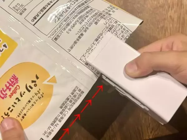 「食べかけの袋を“たった110円”で密封！ セリア「簡単密封シーラー」安すぎるけど大丈夫？ 使用感を本音レビュー」の画像
