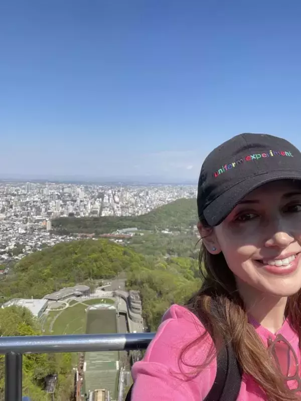 「学校周辺は山や川、少人数でクラス替えなし。40歳・元TBSアナが振り返る「小規模特認校」の魅力とは」の画像