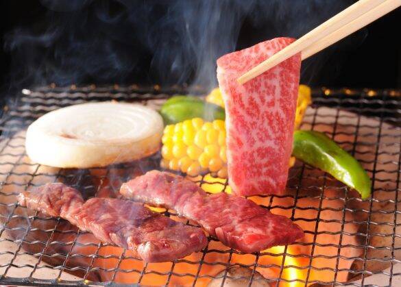 「仕事の電話だから待ってて」高級焼肉デート中、席を立ったイケメン男性。20分後…女性を待っていた“最悪の展開”とは？