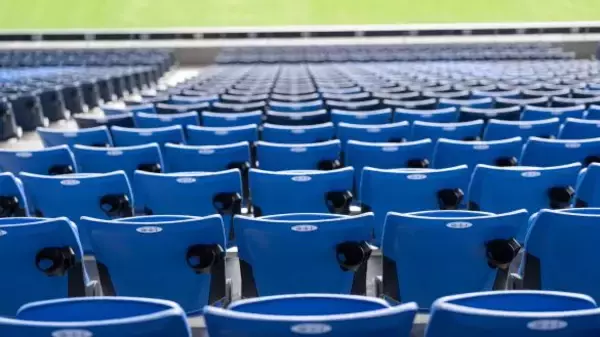 W杯会場での「ゴミ拾い」は海外へのアピールか？ ワールドカップで見せる日本人サポーターの“不気味な外面の良さ”