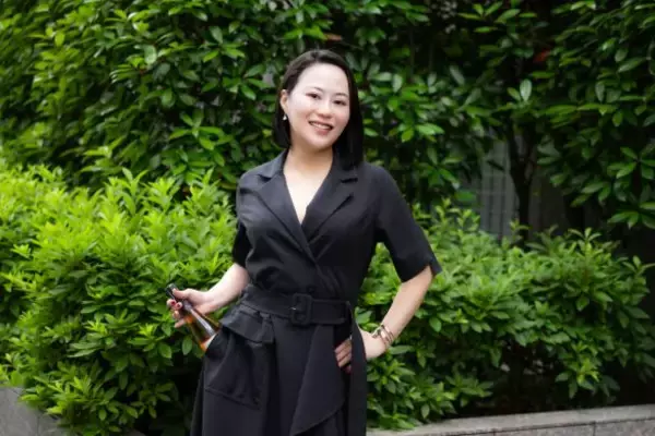「「父は殴る蹴る、母はスピリチュアル」壮絶な家庭環境を生き抜いた元鈴木さんが、それでも「母」になるまで」の画像