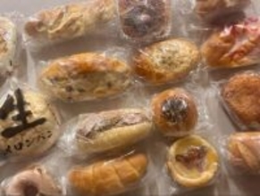 15個入って3000円!? 話題の「冷凍パン」詰め合わせが量・味ともにスゴすぎた！箱の中身を全部紹介