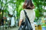 「「いつも友達止まり」でフラれる30代女性。デートでの“ウケ狙いの話”が、男性をドン引きさせていた」の画像1