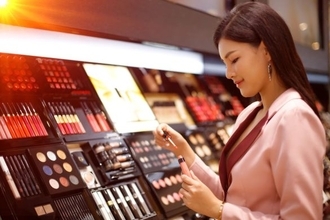 コスメ4万点を試した美容ライターの失敗談「買ったのに使わなくなるコスメ」の特徴