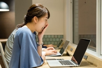 異常な眠気のせいで「死ぬかと思った」28歳女性の体験談。大病院で検査した“拍子抜けの結果”とは？