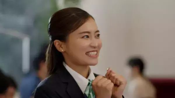 「「世間から厳しい声…」小島瑠璃子、2年半ぶり覚悟の金髪復帰も“キャラ変”を迫られるワケ」の画像