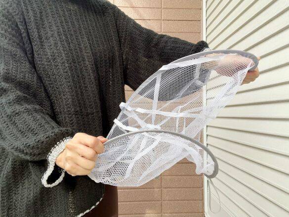 ニットのセルフ洗いの不安が解消！ダイソー「100円グッズ」で型崩れ知らず