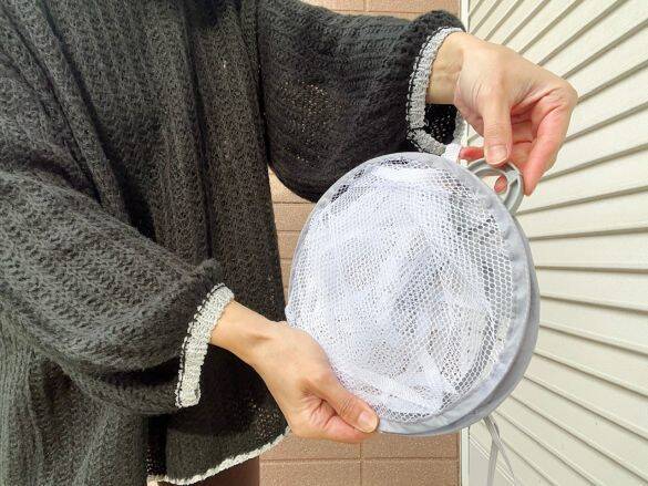 ニットのセルフ洗いの不安が解消！ダイソー「100円グッズ」で型崩れ知らず