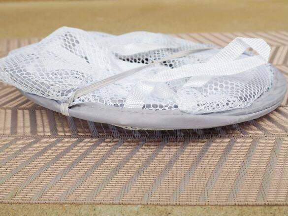 ニットのセルフ洗いの不安が解消！ダイソー「100円グッズ」で型崩れ知らず