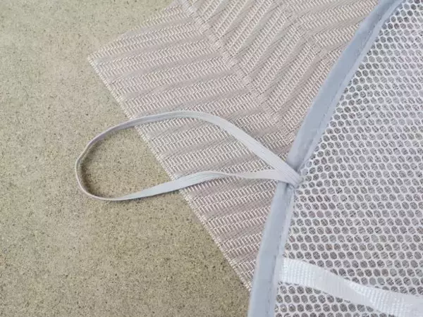 「ニットのセルフ洗いの不安が解消！ダイソー「100円グッズ」で型崩れ知らず」の画像