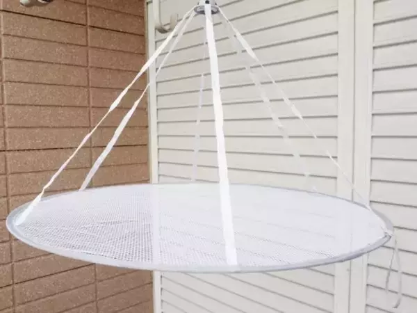 「ニットのセルフ洗いの不安が解消！ダイソー「100円グッズ」で型崩れ知らず」の画像