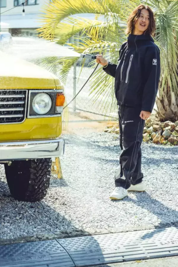 「え、60歳に見えない！ 大バズり中の“還暦のイケオジ”って何者？ 48歳でパパに…そのポジティブ人生を直撃」の画像