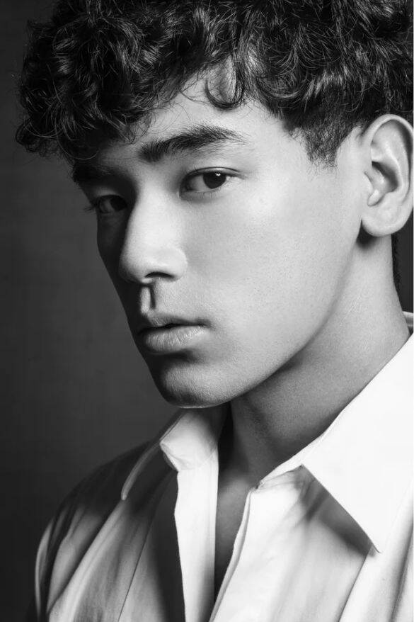 端正な顔立ちは俳優の父に瓜二つ。身長190cm・28歳モデルの俳優デビューが“期待大”なワケ