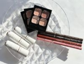 「10本は買ってる」「全色揃えてる」美容ライターが溺愛する715円リップとは？ 40代が“本気で使える”お手頃コスメを3つ厳選