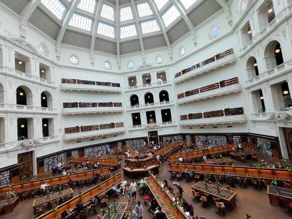 「話しかけられてもほとんど無視みたいな…」海外一人旅で見た“日本人の姿”に36歳・元子役が思ったこと