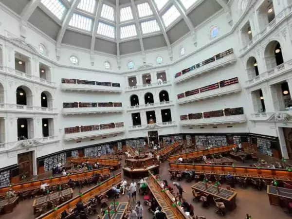 「「話しかけられてもほとんど無視みたいな…」海外一人旅で見た“日本人の姿”に36歳・元子役が思ったこと」の画像