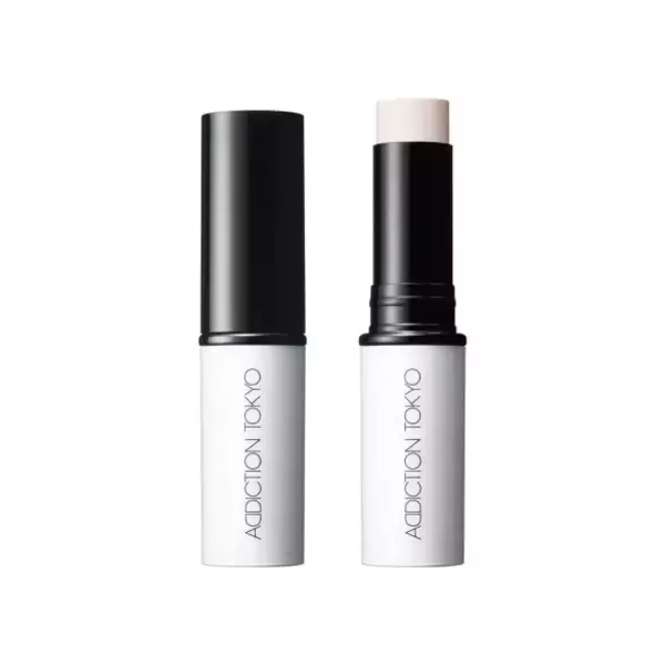 「“メイクした顔がなんだかベタベタして見える”問題を解決！プロ直伝のメイク直し術に目からウロコ」の画像